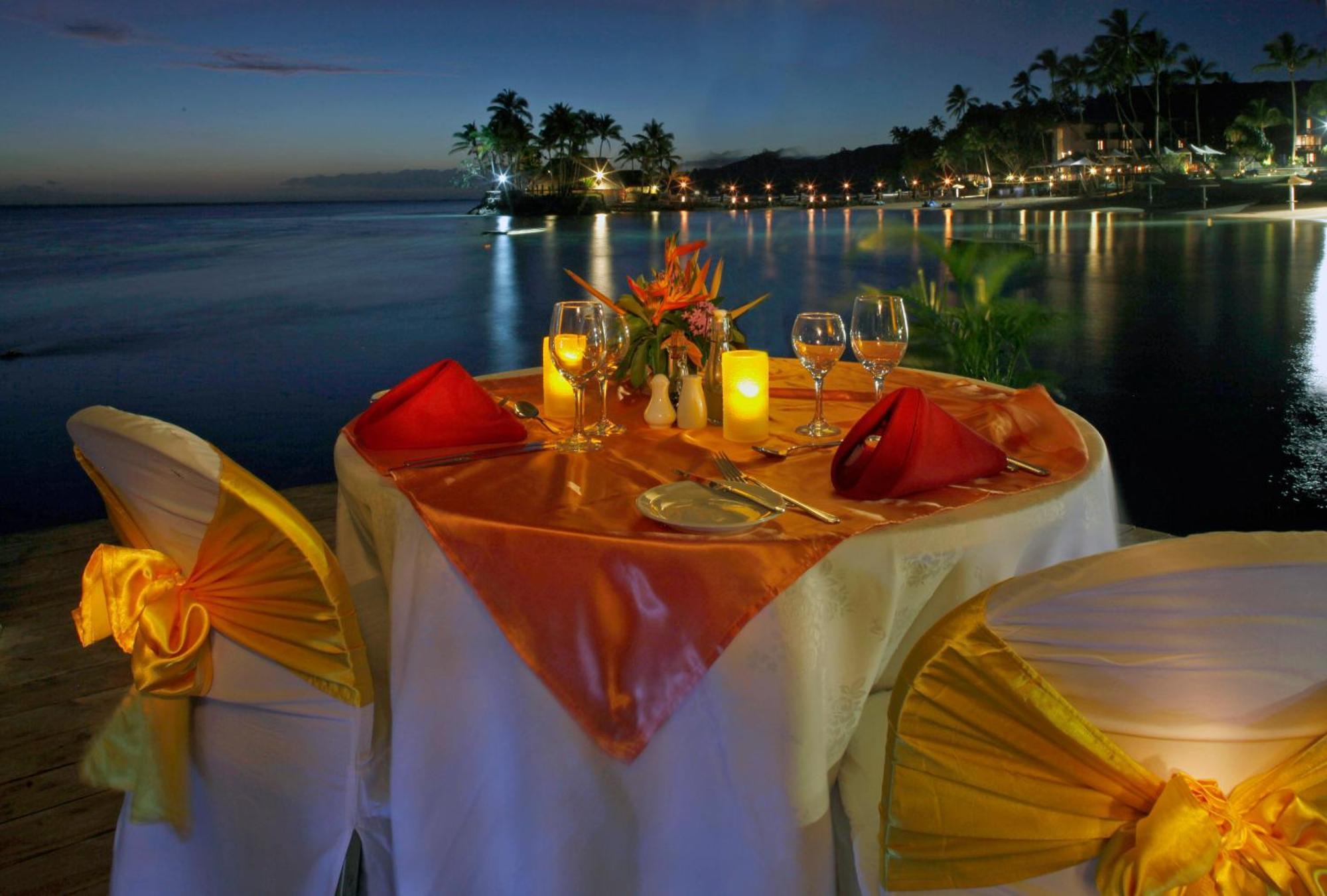The Warwick Fiji Otel Korolevu  Dış mekan fotoğraf A table set for dinner