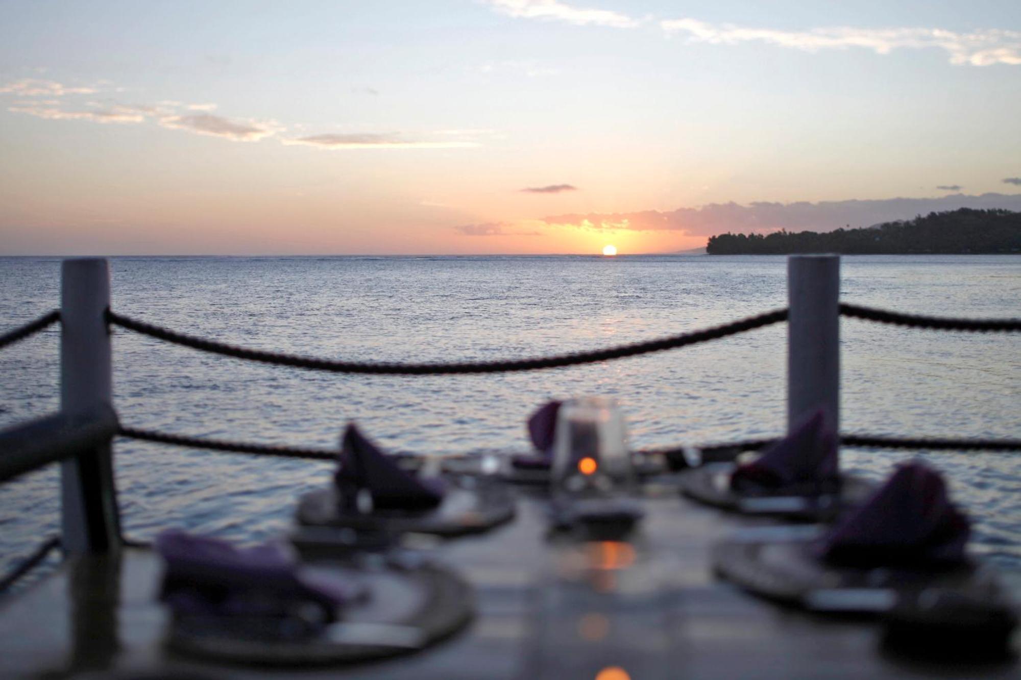 The Warwick Fiji Otel Korolevu  Dış mekan fotoğraf Sunset at the beach