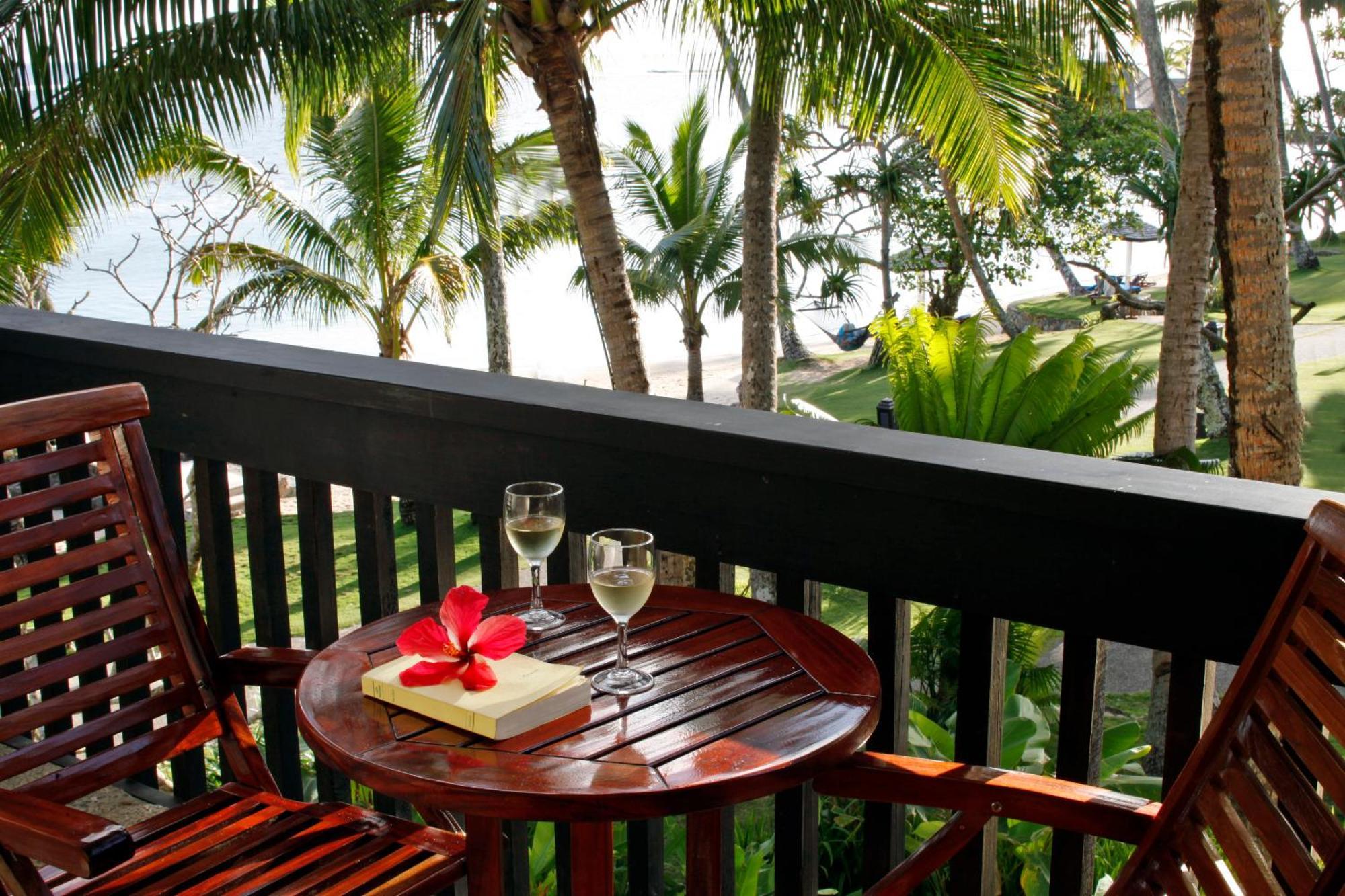 The Warwick Fiji Otel Korolevu  Dış mekan fotoğraf A balcony at the resort