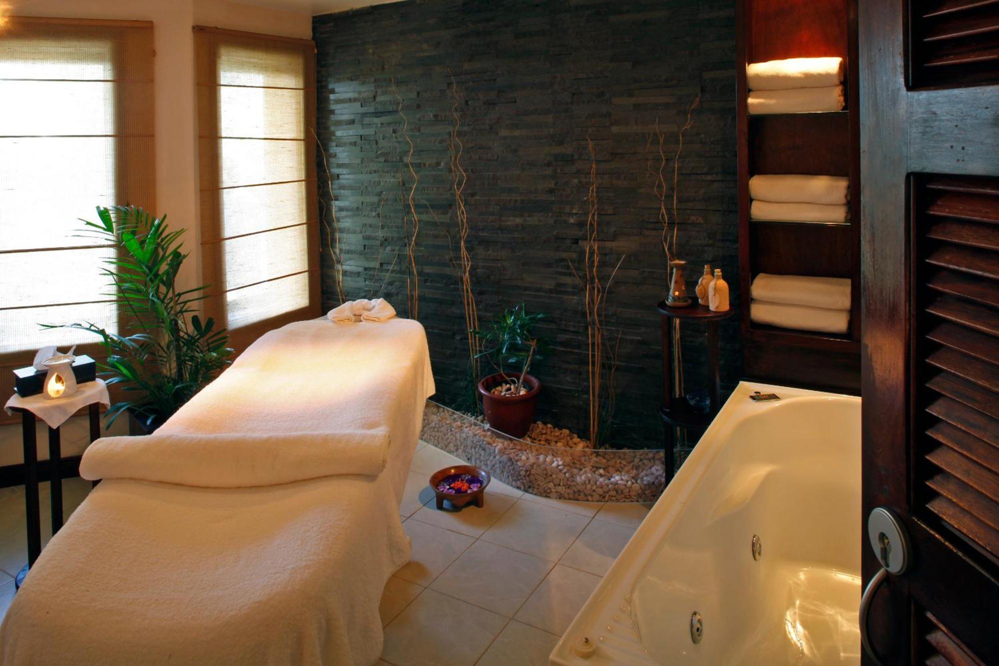 The Warwick Fiji Otel Korolevu  Dış mekan fotoğraf A spa treatment room