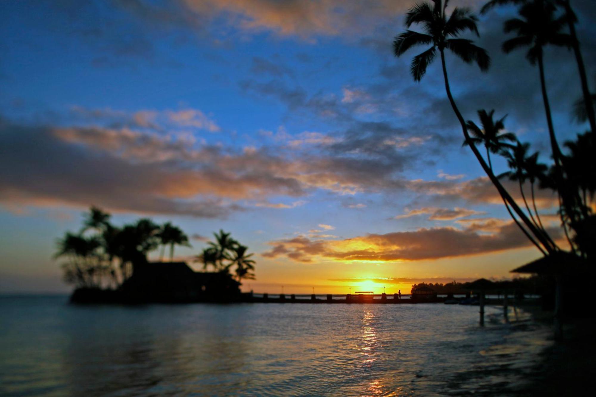 The Warwick Fiji Otel Korolevu  Dış mekan fotoğraf Sunset at the Four Seasons Resort